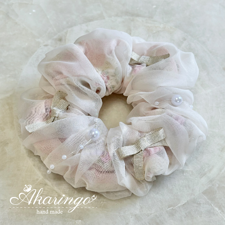 シュシュ チュール＆薔薇柄の二重構造 オフホワイト×くすみピンク